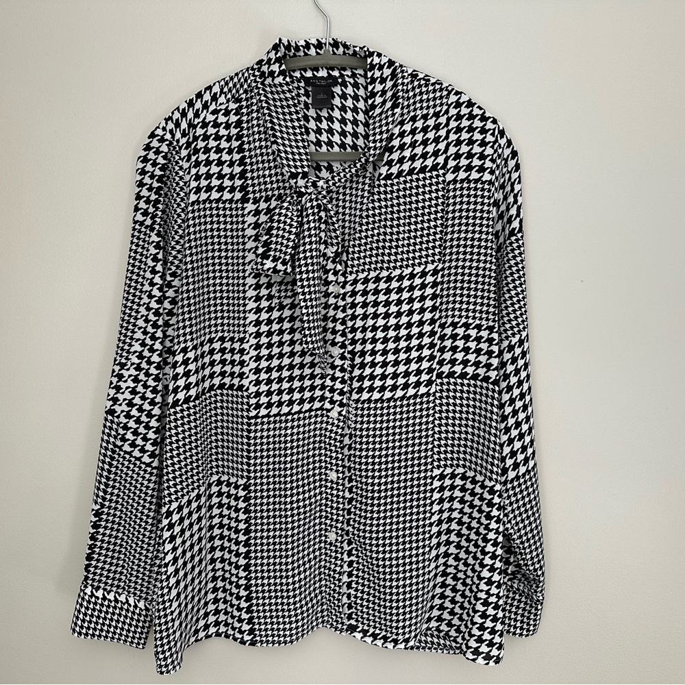 Ann Taylor Factory Checkered Button Up Shirt Large Long Sleeve Lightweight